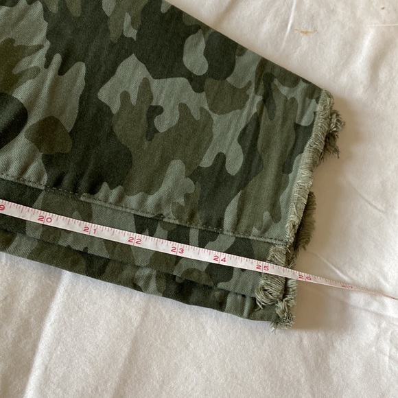NWOT Old Navy, rockstar, green camouflage jean. Mid rise. Size 16. - Picture 4 of 9